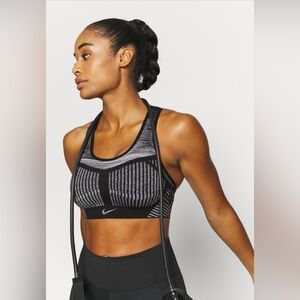 NIKE FE/NOM Flyknit Sports Bra